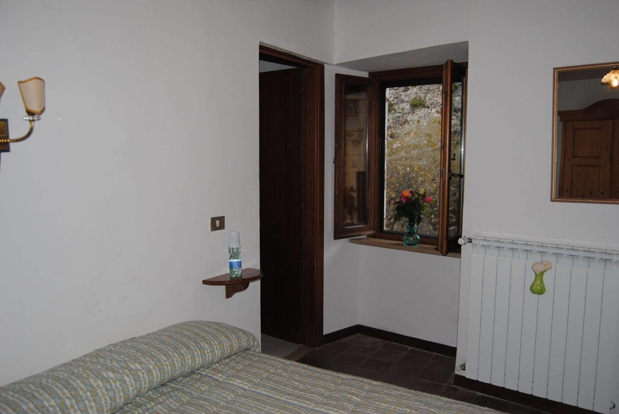 Locanda Il Falco Nero Fumone Kültér fotó